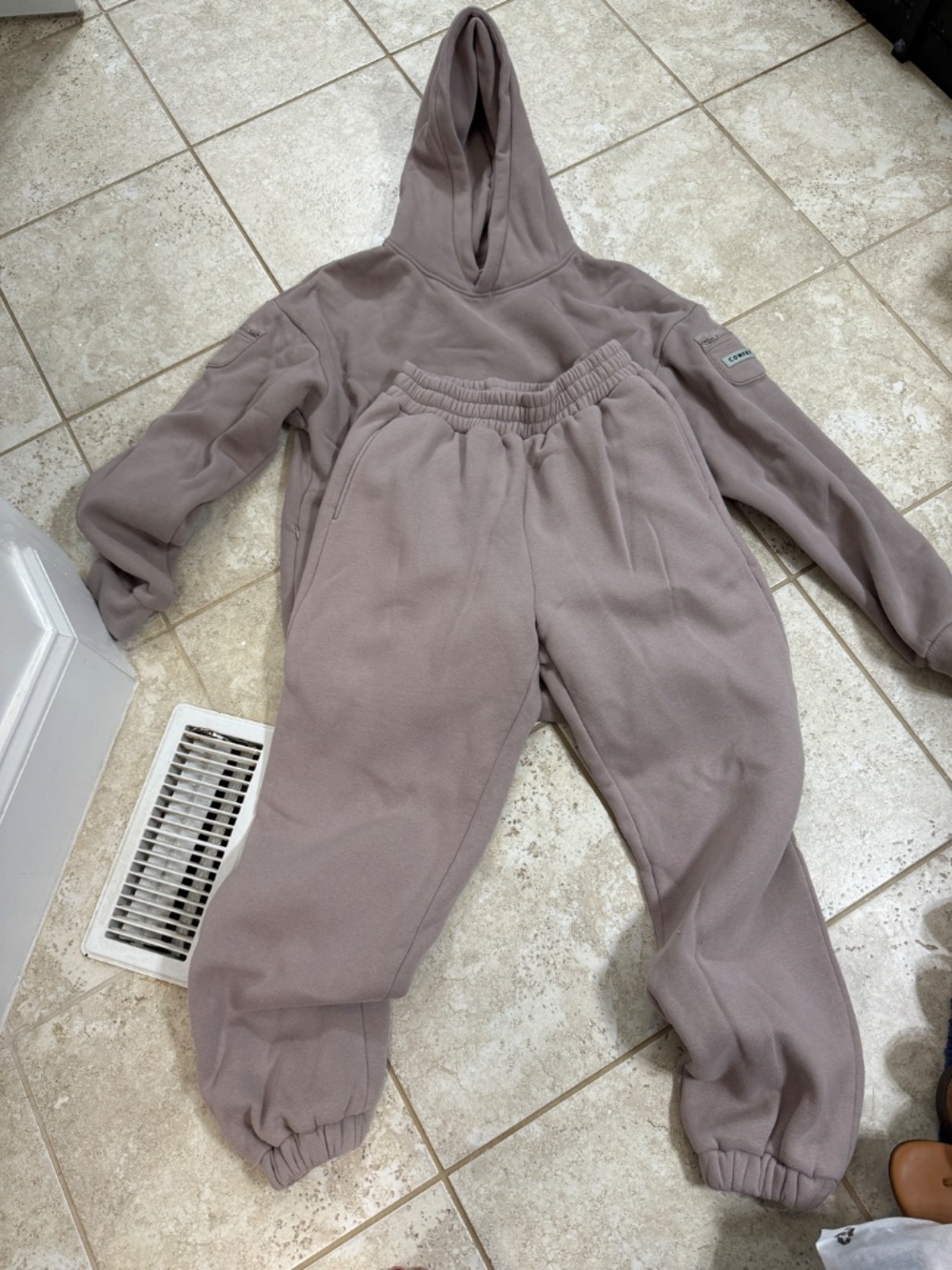 Comfrt Taupe Hoodie & Sweatpants Set Size Medium - Picture 5 of 7